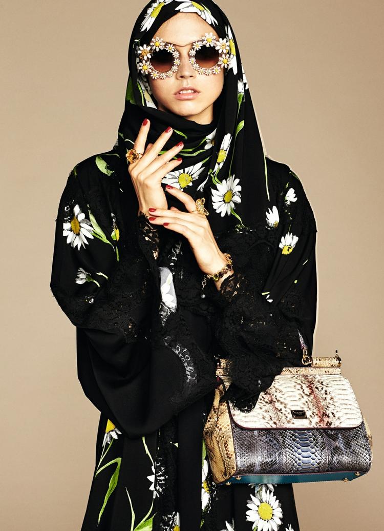 MODE. Den italienske designerduo Dolce &amp; Gabbana har - som et af de første store internationale modehuse - lanceret en kollektion, der særligt henvender sig til muslimske forbrugere. 