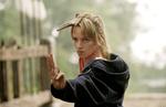 Uma. Her ses et eksempel på Tarantinos leg med kung fu-film - Uma Thurman som hovedrolleindehaveren i 'Kill Bill'-filmene.  Tarantinos nyeste film, 'The Hateful Eight', slutter cirklen ved at være 'Reservoir Dogs' i cowboytøj. Desværre er den nye film lige så selvsmagende flommet som debuten var stram, sulten og fedtfri. 