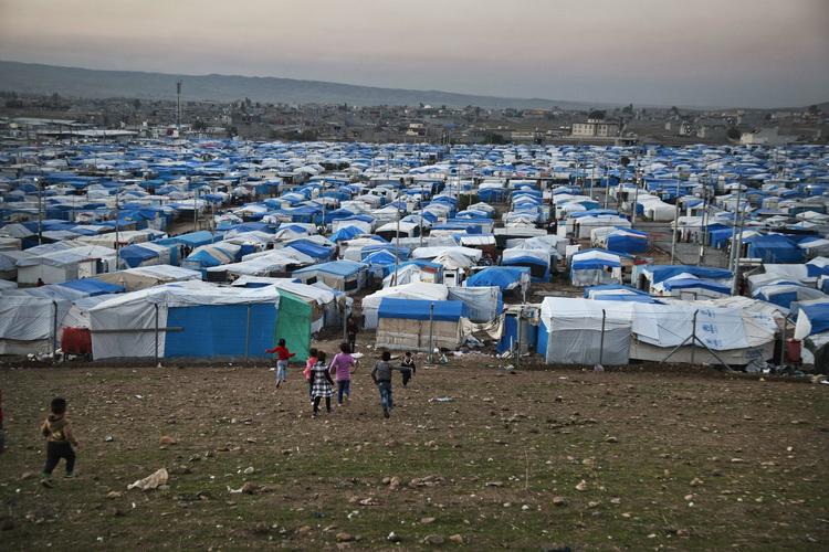 Flugt. Borgerkrigen i Syrien har raset i næsten fem år. Fire millioner syrere er flygtet ud af landet, mens omkring syv millioner er internt fordrevne. Her en flygtningelejr i nabolandet Irak. (arkivfoto) 