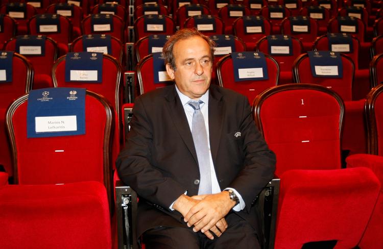 Ude. Michel Platini indtog en central rolle i fodboldens verden som præsident for det europæiske fodboldforbund, Uefa. 
