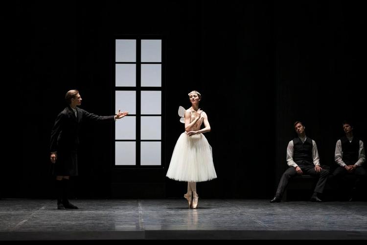 Romantik. Bournonvilles 'Sylfiden' fra 1836 er blandt de ældste overleverede, balletter vi har i dag, og det kan mærkes i denne genopsætning fra 2014. 