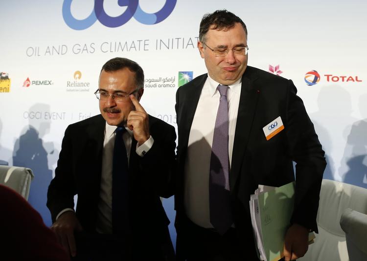 Frasalg. Amin Nasser (t.v.), direktør det saudi-arabiske olieselskab  Aramco,, der nu delvis sættes til salg, sammen med en anden oliechef Patrick Pouyanne,  direktør for det franske selskab Total. 