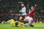 Skuffelse. Manchester United var store favoritter på hjemmebane mod Sheffield United fra League One. Alligevel måtte de vente til overtiden med at få scoret. 