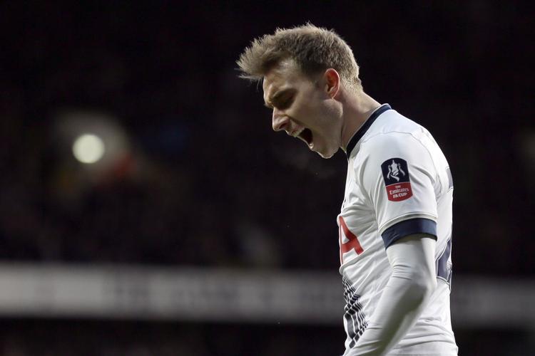 TRÆFSIKKER. Christian Eriksen åbnede søndag scoringen på White Hart Lane, da Kasper Schmeichel boksede bolden ud til ham. 