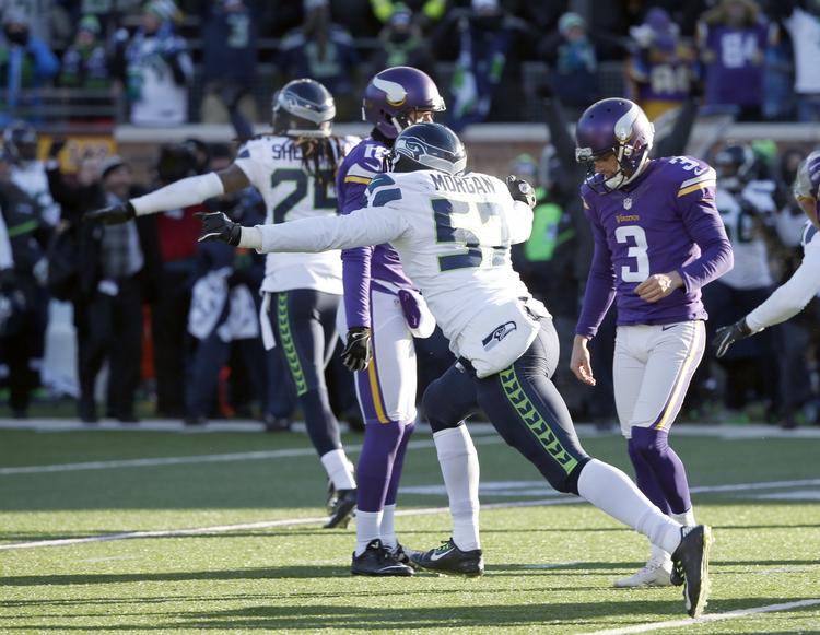 Nerver? Blair Walsh (nr. 3) kunne have sikret Minnesota en plads i næste runde af slutspillet. 