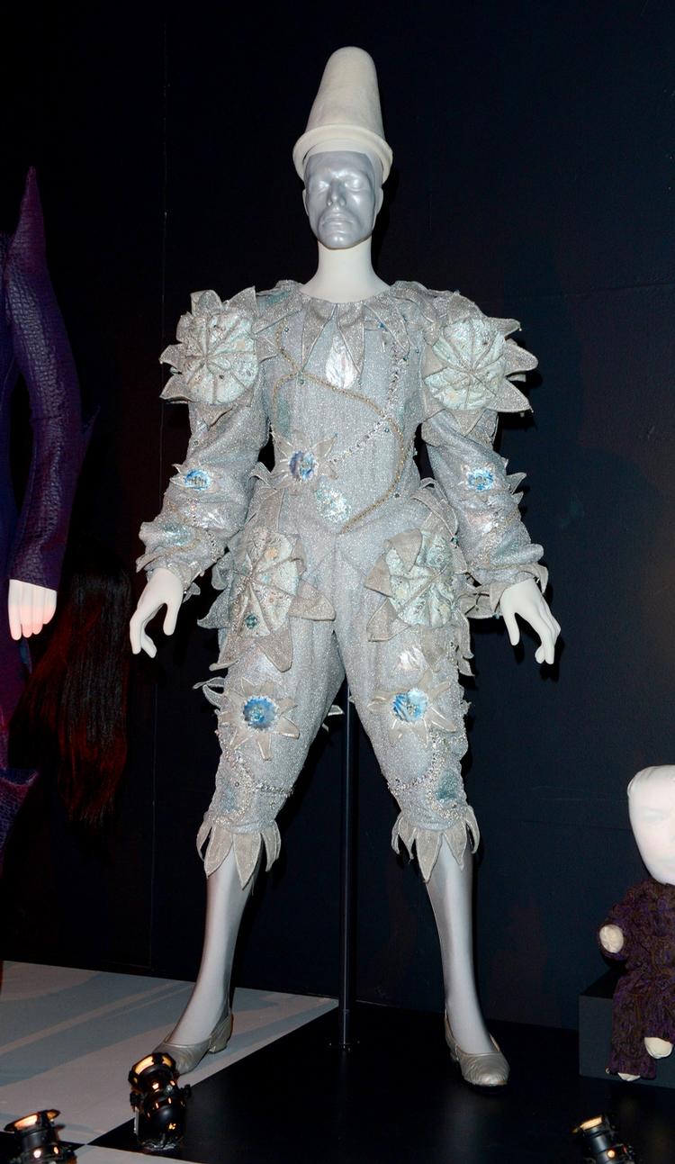 Hans optrædender var helstøbte. Her er et af de kostumer, han er gået på scenen i, udstillet på Victoria og Albert-museet i London i 2013.. 