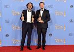 Prisuddeling.  Alejandro Iñárritu (t.v.) sammen med Leonardo DiCaprio. De to  vandt begge Golden Globes for henholdsvis bedste film og bedste mandlige hoverrolle for filmen The Revenant. 