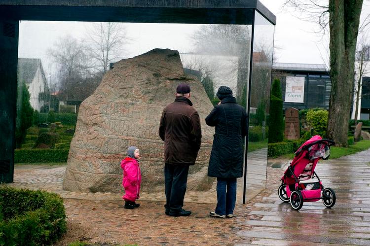 Kulturarv. Hvad nu, hvis der fandtes en tredje Jellingesten? Arkivfoto: Carsten Andreasen 
