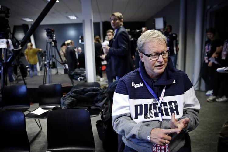 Beslutning. Her ses sportschef Ulrik Wilbek til VM i Damehåndbold i JyskeBank Boxen i Herning i starten af december. Hvis han bliver valgt som Viborg Kommunes borgmester om to år, stopper han som sportschef. 