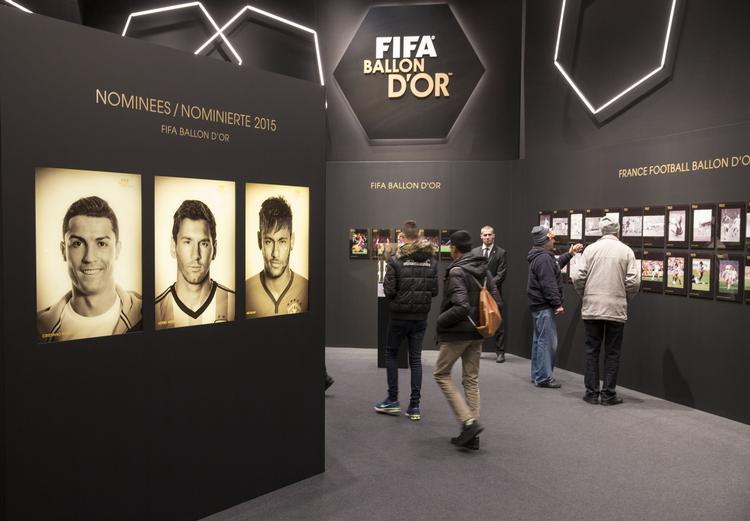 Dominio. Den spanske dominans er særlig tydelig, når verdens bedste fodboldspiller i aften bliver kåret. Her er Cristiano Ronaldo fra Real Madrid nomineret sammen med Lionel Messi og Neymar fra Barcelona. 