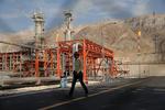 Priskrig. En af grundende til olieprisernes fortsatte fald er Saudi-Arabien, der bliver ved med at dumpe prisen for at holde Iran ude for markedet. 