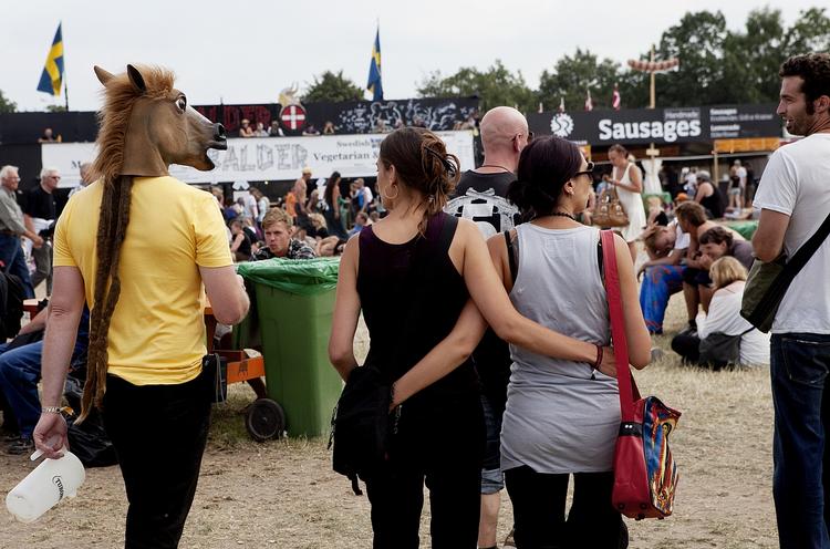 Roskilde. I hvert fald indtil videre er den store festival gået fri af masse-forulempelser af kvinder. 