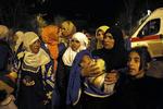 Internationalt. Indbyggere i Madaya venter på at blive evakueret fra den belejrede by. 