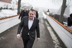 Løn. Statsministeren Lars Løkke Rasmussen (V) leder regeringsseminar på Kragerup Gods. Han afventer Vederlagskommissionen og vil ikke på forhånd tage stilling til poltikernes lønstruktur. 