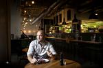 Hjem-til-Aarhus. I år bliver Aarhus bombarderet med succesfulde københavnske restauranter. Anders Aagaard, ejer af Madklubben, er en af dem, der kigger mod Smilets By. 