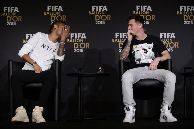 Vennetjenester. Lionel Messi stemte udelukkende på holdkammerater ved årets Ballon d'Or . Det samme gjorde rivalen Ronaldo, der tog andenpladsen foran Neymar (tv). 