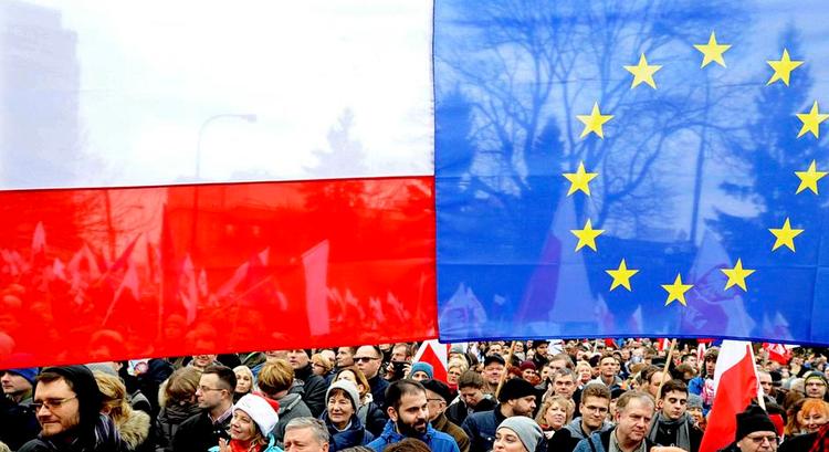 Protest. Der har været flere demonstrationer i Polen mod den nyvalgte regeringen og for tilbagevenden til en mere EU-søgende linje. Foto: AP 
