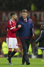 Pointtab. Van Gaal (th), Andreas Perreira og co. rykker længere og længere væk fra den fjerdeplads, der giver adgang til næste sæsons CL-kvalifikation. 