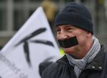 tavshed. Efter valgsejren i oktober har den nye polske regering fremsat flere forslag, som har medført protester i befolkningen. 