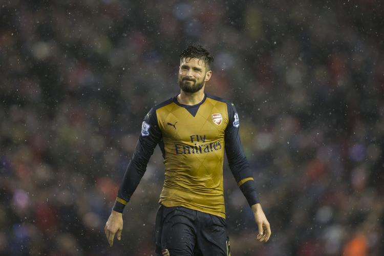 Målscorer. Arsenals franske angriber, Oliver Giroud, scorede to mål for holdet på udebane mod Liverpool. Kampen endte 3-3. 