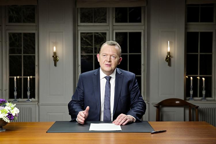 Nytårstale. Statsminister, Lars Løkke Rasmussen (V), lykønsker Helle-Thorning Schmidt med sin nye stilling som direktør i Red Barnet International. 