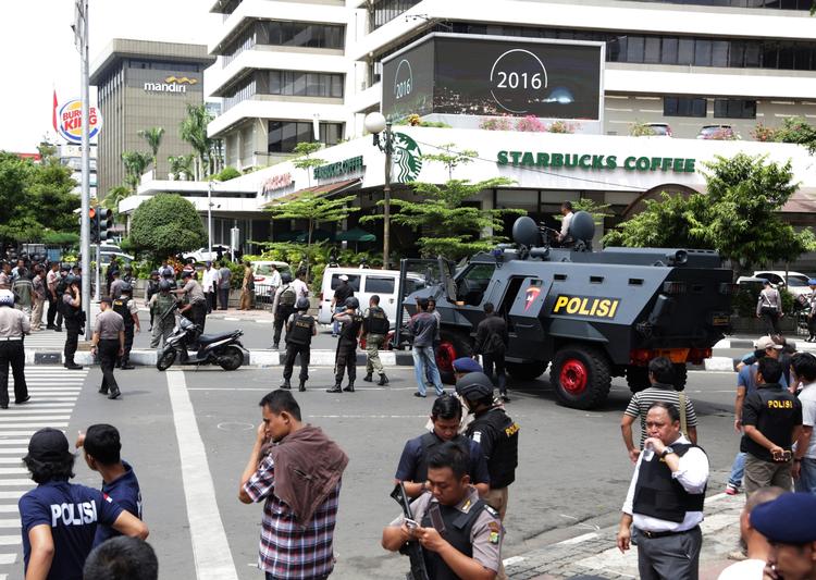 Internationalt. Terrorangrebet I Indonesien har foreløbig kostet mindst ti mennesker livet. 