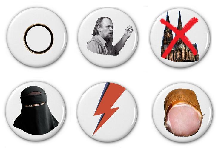 Skiltning. Man skal stå ved sine holdninger. Og det har aldrig været lettere end nu, hvor disse badges kommer på gaden. 