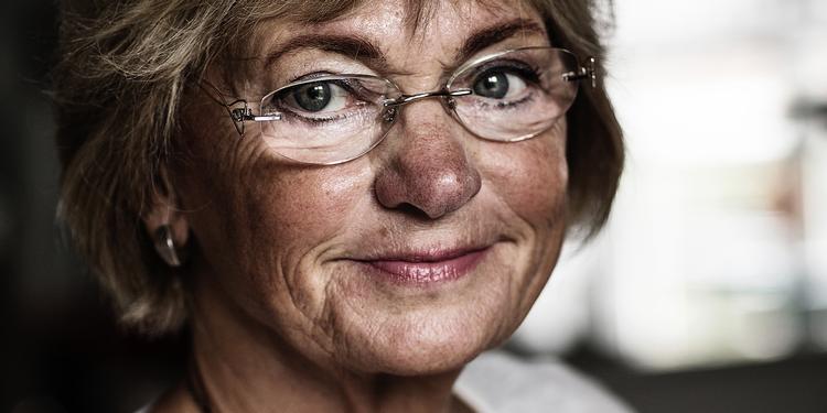 Politik. Pia Kjærsgaard overtog formandsposten i Folketinget i juli. Men hendes opførsel er »uværdig«, siger socialdemokrat. 