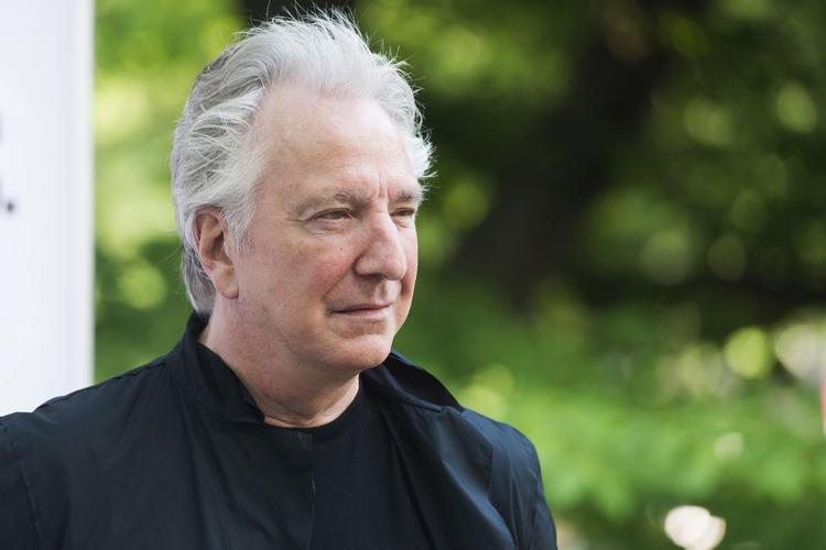 Dødsfald. Skuespilleren Alan Rickman er død af kræft. Han blev 69 år. 