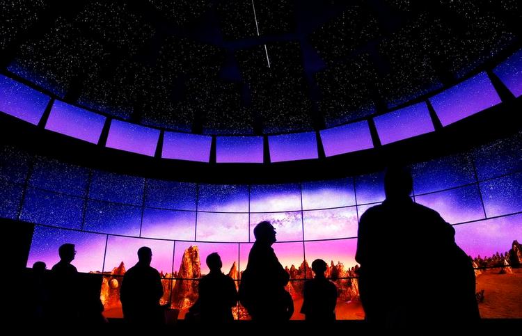 Farveorgie. Farve- og lysrigdommen i det nye HDR-format vises frem LG-standen på elektronikmessen CES i Las Vegas i sidste uge. 