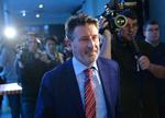 Presset. Det er hårdt at være chef for det internationale atletikforbund for tiden. Sebastian Coe vil have genskabt tilliden til organisationen, men belastes af sin fortid i den skandaleramte organisation. 