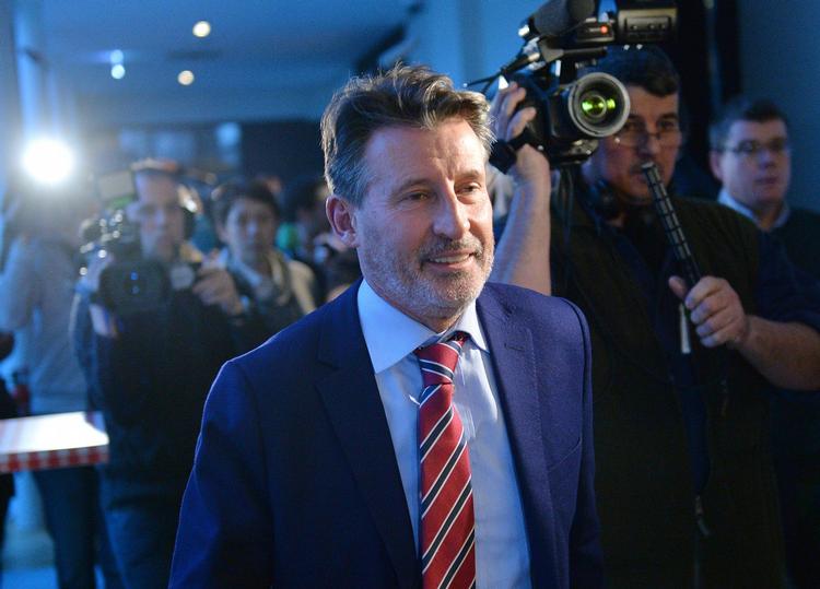 Presset. Det er hårdt at være chef for det internationale atletikforbund for tiden. Sebastian Coe vil have genskabt tilliden til organisationen, men belastes af sin fortid i den skandaleramte organisation. 