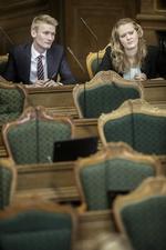 Selvforsvar. Peter Kofod Poulsen fra Dansk Folkeparti (til venstre) vil gøre det muligt at købe peberspray på Borgerservice. På den måde vil man øge trygheden blandt danskerne, mener han. 