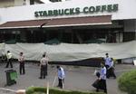 TERROR. Gerningsmændene sprængte blandt andet et par selvmordsbomber foran den amerikanske kaffebar Starbucks. Oprydningen er i gang, men truslen fra Islamisk Stat vil vare ved, frygter landets myndigheder. 