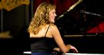 alsidighed. Kathrine Windfelds klaverspil, her på The Standard i 2014, er en fornøjelse. Det er hendes sans for at give bigbandet plads også. 