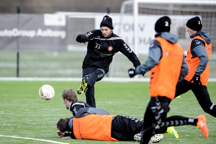 AKTIV. Lukas Spalvis fra Litauen er vigtig for AaB, men ellers er det ikke mange udlændinge, nordjyderne satser på. 