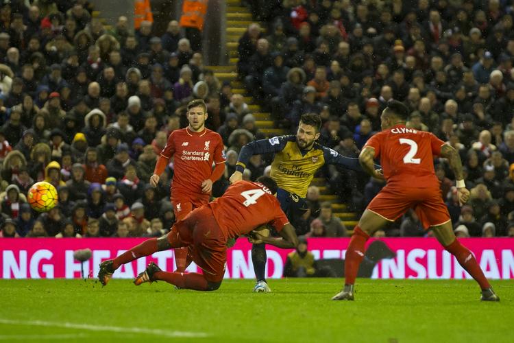 Drømmeopgør. De to mandskaber smed hæmningerne og sørgede for et fantastisk opgør på Anfield her til aften. 