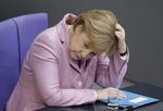 Presset. Flere og flere tyskere tror ikke længere på, at Angela Merkel kan håndtere den massive flygtningestrøm, som landet kæmper med i disse måneder. 