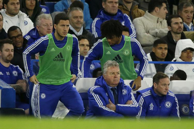 Forandring. Nedrykning har ikke været aktuelt for Chelsea i løbet af klubbens tid i Premier League. Klubbens største nedtur er nok nedrykningen fra den daværende førstedivision i 1988. Klubbens elendige titelforsvar i denne sæson bringer dog nedrykningssnakken i spil. 