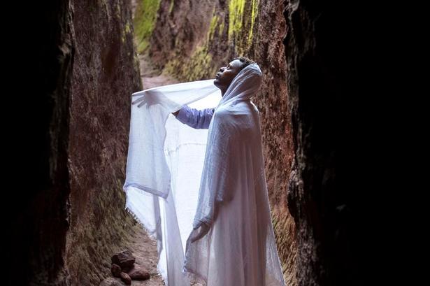 JORDANFLODEN. Kirkerne er forbundet af et sindrigt tunnelsystem, der også skal lede regnvandet væk. Vandet samles i et lille vandløb, der kaldes Jordanfloden - opkaldt efter floden, hvor Jesus blev døbt. 