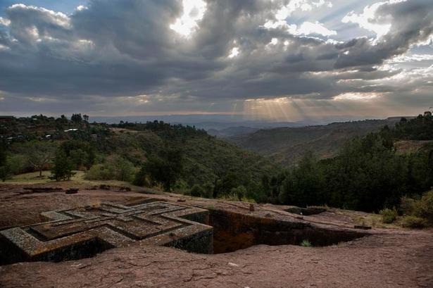 TIDLIGT. Allerede inden solopgang kaldes til gudstjeneste. 