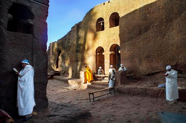 BIBELSTUDIER.  Der er aktivitet i og omkring kirkerne hver dag. I løbet af dagen finder mange et roligt sted og gør egne bibelstudier. 