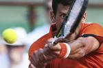 wimbledon. Serbiske Novak Djokovic åbnede sæsonen med en imponerende sejrsstime, men nederlaget i French Open-finalen tærede hårdt på verdensetteren. 