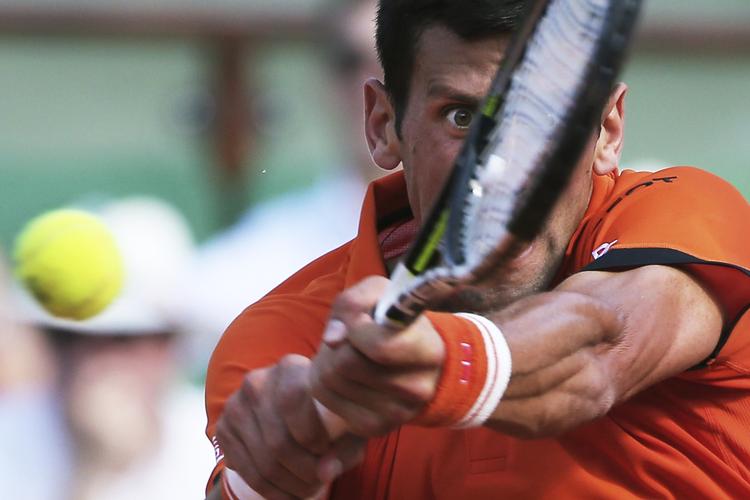 wimbledon. Serbiske Novak Djokovic åbnede sæsonen med en imponerende sejrsstime, men nederlaget i French Open-finalen tærede hårdt på verdensetteren. 