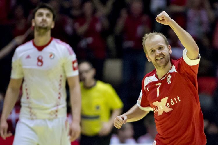 størrelsen. Anders Eggert er blandt de mindste spillere ved EM i Polen. Men det hindrer ikke danskeren i at snyde EM's største spiller (sammen med tyske Finn Lemke, red.), Marko Kopljar fra Kroatien, ved en tidligere lejlighed. 