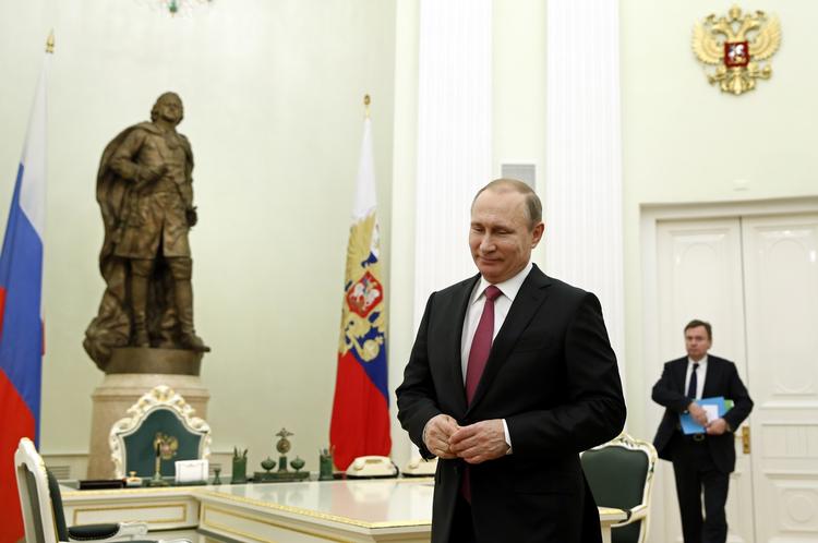 Præsident Putin tog mandag imod emir Tamim bin Hamad Al Thani fra Qatar - et andet land påvirket af de lave olie- og gaspriser. 
