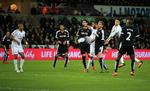 Sejr. Efter et enkelt point fra tre kampe lykkedes det i aften Swansea at hente tre vigtige point, da Ashley Williams sikrede Swansea kampens eneste mål. 