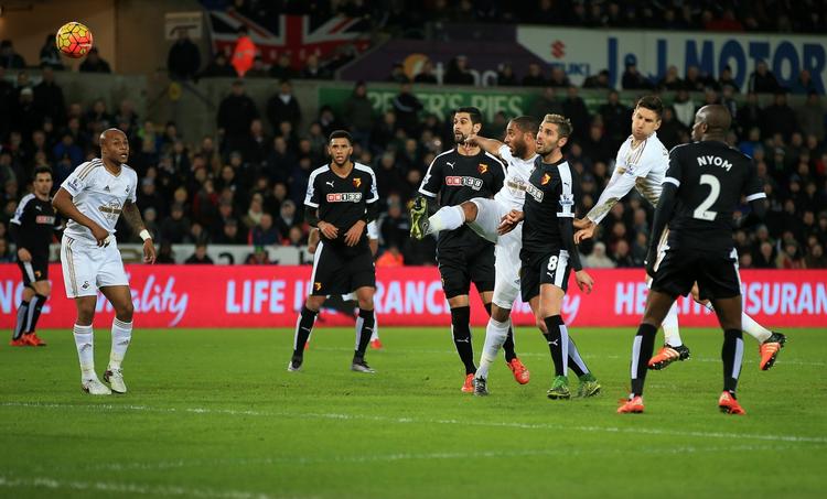 Sejr. Efter et enkelt point fra tre kampe lykkedes det i aften Swansea at hente tre vigtige point, da Ashley Williams sikrede Swansea kampens eneste mål. 