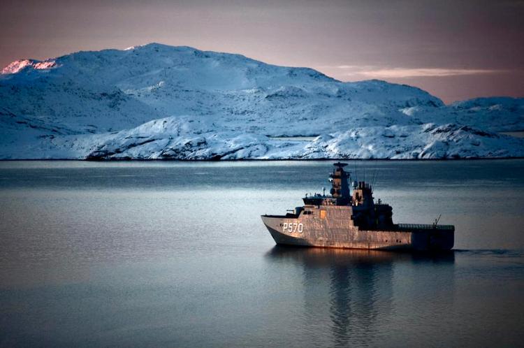 Patrulje. Søværnets P570 'Knud Rasmussen' er bygget til at patruljere i farvandene omkring Grønland. Ifølge Peter Taksøe-Jensen skal indsatsen i Arktis styrkes. 
