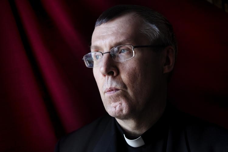 Biskop. Czeslaw Kozon er leder af den katolske kirke i Danmark. Det er især stramningen af reglerne for familiesammenføring, der får kirken til at kritisere regeringens lovforslag om udlændingeloven. (arkivfoto) 